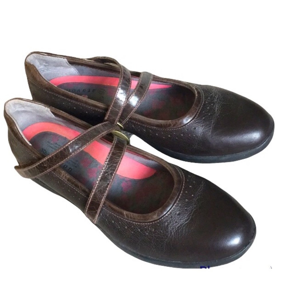 Vibram | Leather Mary Janes (Brown)